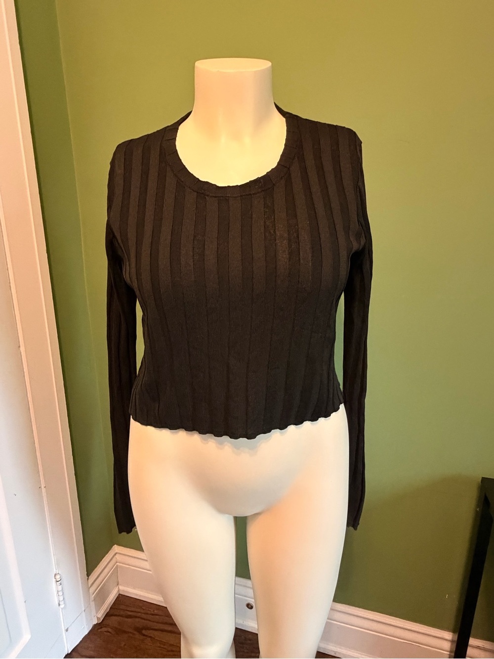H&M Maternity Black Ribbed Long Sleeve Crop Top
